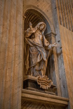 Aziz Peter Bazilikası 'nda güzel bir heykel, Roma