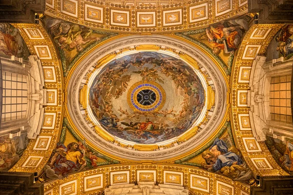 Beautifully Carved Painted Ceiling Saint Peter Basilica Rome — 图库照片