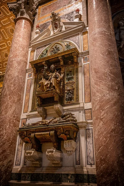 Beautifully Decorated Tomb Peter Basilica — 图库照片