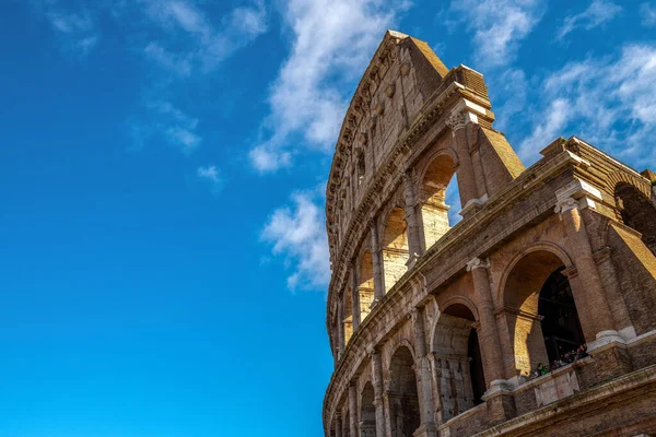 Storico Coloseum Contro Cielo Blu — Foto Stock