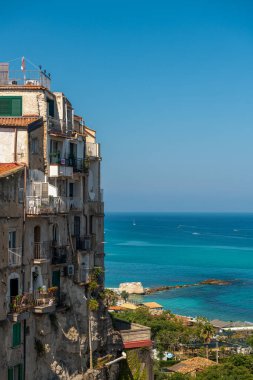 Tropea, İtalya 'nın Calabria eyaletinde yer alan bir şehirdir.