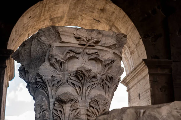 Fragmentos Antiguos Ricamente Tallados Edificios Romanos —  Fotos de Stock