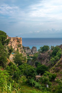 Tropea, İtalya 'nın Calabria eyaletinde yer alan bir şehirdir.