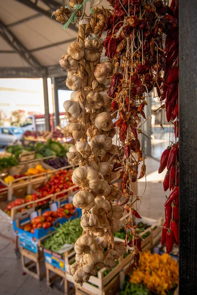 Braids Garlic Dried Peppers Street Stall — Stock Photo, Image