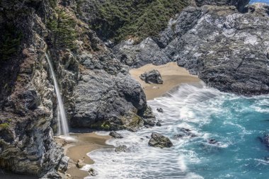 Kaliforniya'nın Merced River Vernal Falls Yosemite Vadisi'nden onun yol yapım üzerinde almıştı.