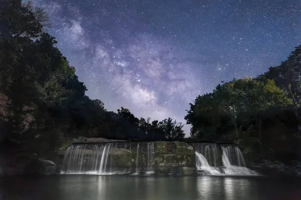 Die Milchstraße Leuchtet Hell Dunklen Ländlichen Indianahimmel Über Owen County — Stockfoto