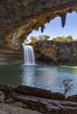 Travis County, Teksas doğal Hamilton havuza bir şelale almıştı.