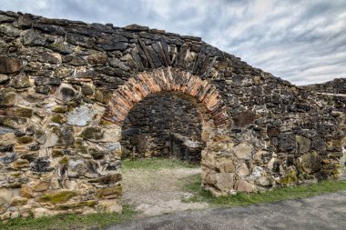 İspanyolca görevini San Francisco de la Espada San Antonio, Texas, eski taş duvarlar arasında büyük ve etkileyici bir kapı hayatta.