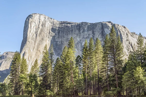 Iconic Rock Monolith Capitan Towers Valley Floor Yosemite National Park — Stock Photo, Image