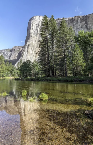 Iconic Granite Rock Monolith Capitan Reflected Waters Merced River Yosemite — Stock Photo, Image