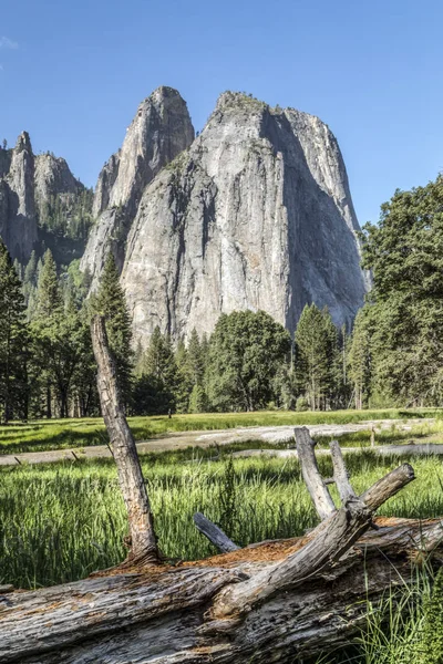 Cathedral Rocks in Yosemite — Stock Photo, Image