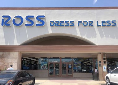 Scottsdale, Az/ABD - 7.29.18: Ross mağaza Morris Ross CA tarafından 1950 yılında açılan, bu off-price büyük mağazalar bir Amerikan Zinciri.