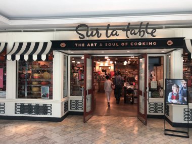 Scottsdale, Az/ABD-7.4.18 Sur La Table, Inc Seattle, mutfak ürünleri satan Washington, bir özel düzenlenen perakende şirketidir.