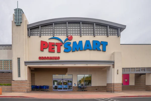 フェニックス アリゾナ州 アメリカ ペッツマート社は カナダ およびペット動物製品やサービスの販売を行っている プエルトリコにアメリカの小売チェーン — ストック写真