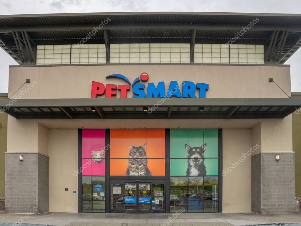 Phoenix,Az,/USA - 7.20.18: PetSmart Inc. is an American retail chain operating in the US, Canada, and Puerto Rico that is engaged in the sale of pet animal products and services.
