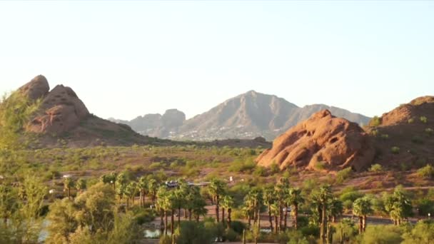 Camelback Mountain Gezien Vanuit Papago Park Phoenix Arizona — Stockvideo