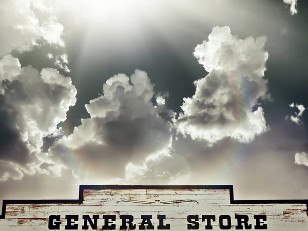 Epic Sky Sun Shines General Store — Stock Photo, Image