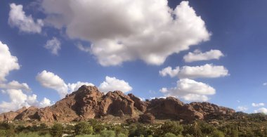 Camelback Mountain Batı yan bakış, Phoenix, Scottsdale, Arizona, ABD. 