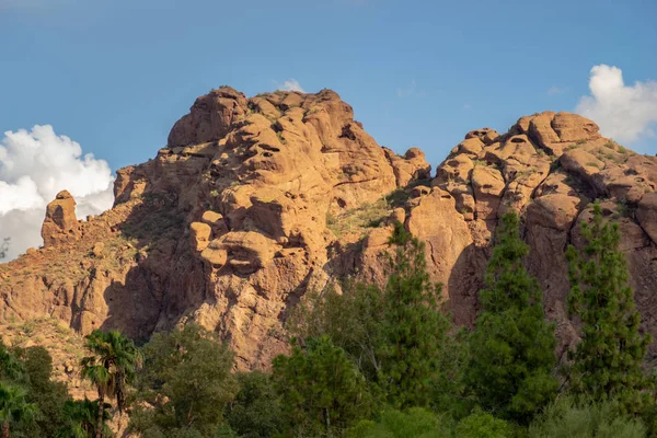 フェニックスのキャメル バック山の北側に祈って僧岩の形成 — ストック写真