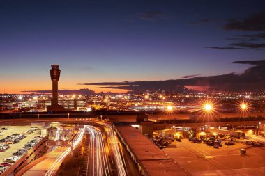 Phoenix, Az/ABD - 10.14.18 - Phoenix Sky Harbor International Airport toplam yolcu artış sayısı 2.1 oranında, önce yılın aynı ayına göre 18 Mayıs içinde gördüm.