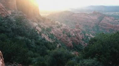 Katedral Rock, Sedona, günbatımı, Tilt kadar B-roll görüntüleri
