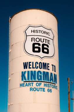Route 66 Arizona Kingman silo işareti için Iconic Hoşgeldiniz, Abd.