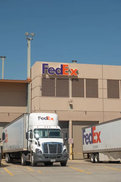 Phoenix Usa Grandi Camion Consegna Fedex Presso Magazzino Dell Aeroporto — Foto Stock