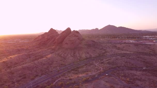 Drone de la zone de loisirs désertique de Papago Park, près de Tempe et Scottsdale, États-Unis.