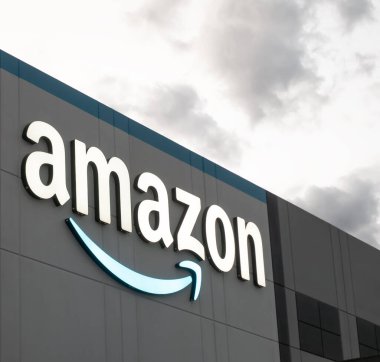 Phoenix, Az, ABD: 5.10.20: Amazon Fulfillment Cente, Roosevelt, 75. Cadde, Batı.