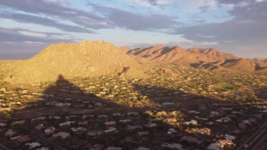  Arizona 'nın kuzey Scottsdale bölgesinin Sunset' teki hava görüntüleri..