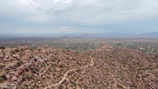 Муди Пустынный Вид Горы Норт Скоттсдейл Финикс Аризона Редкое Облачное — стоковое видео