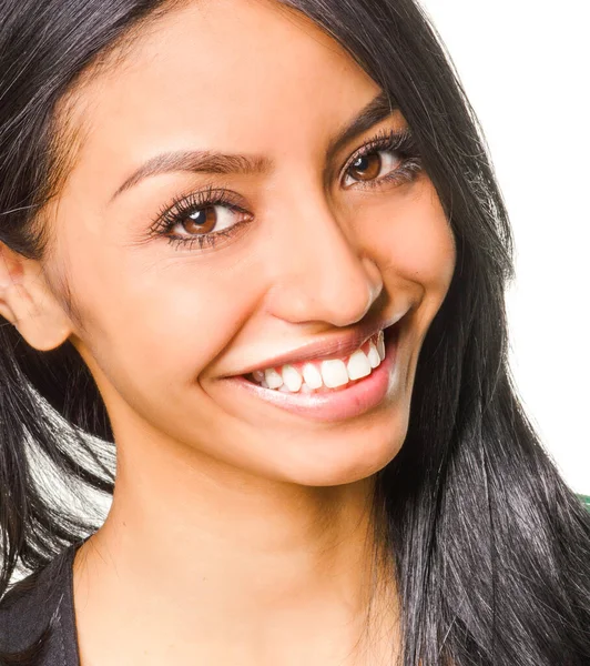 Attraktive Lächelnde Junge Frau Mit Latina Ethnizität — Stockfoto