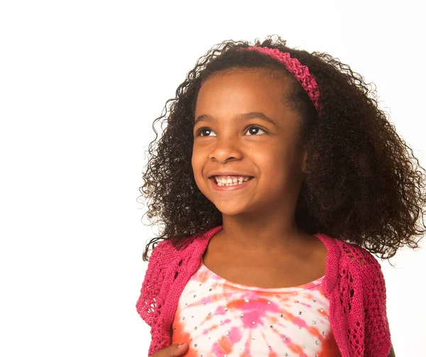Улыбающаяся Счастливая Маленькая Девочка Красивыми Вьющимися Волосами Лицензионные Стоковые Изображения