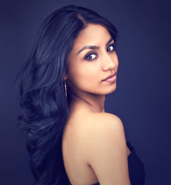 Güzel, zarif bir kadının portresi.