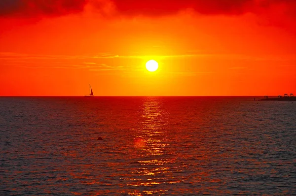 Sunset on the Black Sea in Sochi. Russia — Stock Photo, Image
