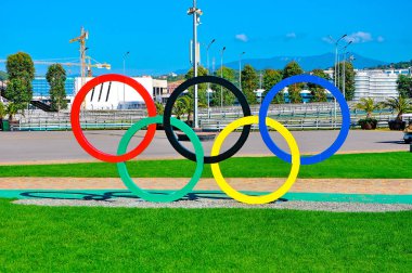 Soçi, Rusya - 2 Ekim 2018- Soçi Olimpiyat Parkı. Olimpiyat yüzükleri