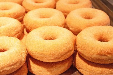 Fırında taze pişmiş çörekler.