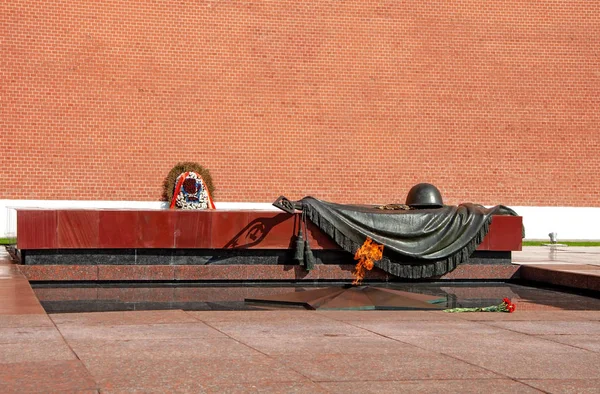 Rússia, Moscou- 27 de julho de 2019: chama eterna no Jardim Alexander na Praça Vermelha, no centro — Fotografia de Stock