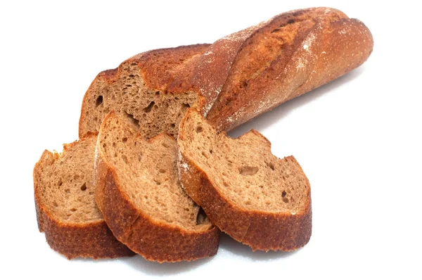 Pão de centeio em uma placa branca — Fotografia de Stock