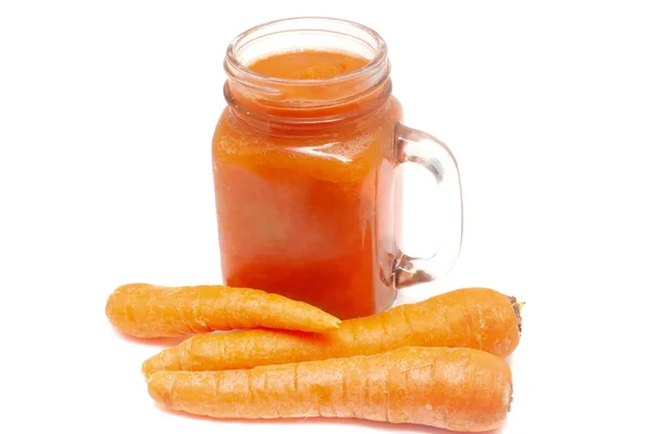 Smoothie de cenoura fresco com polpa para desintoxicação corporal e saudável — Fotografia de Stock