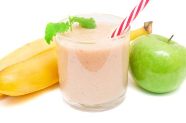 Elma ve muzdan detoks sağlıklı beslenmeye kadar ferahlatıcı bir smoothie