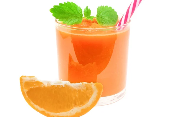 Odświeżająca Smoothie z pomarańczowego i jabłkowego marchewki dla zdrowej diety detox — Zdjęcie stockowe