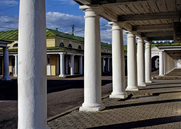 Antiguo Arcade Compras Neoclásico Tarde Soleada Operando Filas Kostroma Anillo —  Fotos de Stock