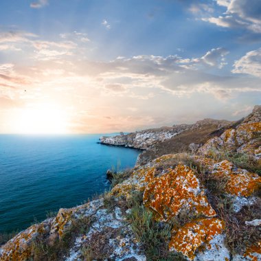 gün batımını zümrüt deniz koyunda