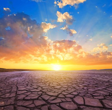 gün batımı, doğal afet arka plan kuru kırık tuzlu arazi