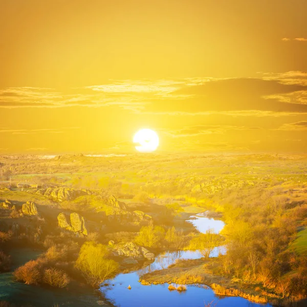 Riviertje Stroom Door Een Canyon Bij Zonsondergang — Stockfoto