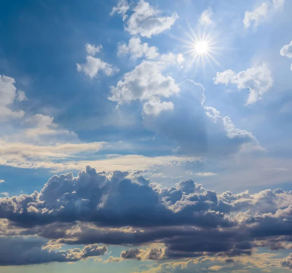 Dramatic Cloudy Sky Sparkle Sun — Stock Photo, Image