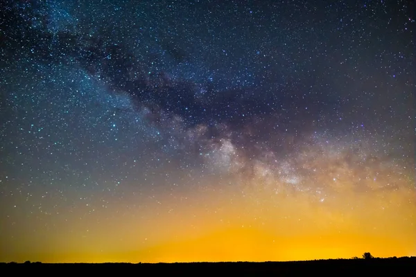 Shining Mlecznej Nocne Niebo Ciemne — Zdjęcie stockowe