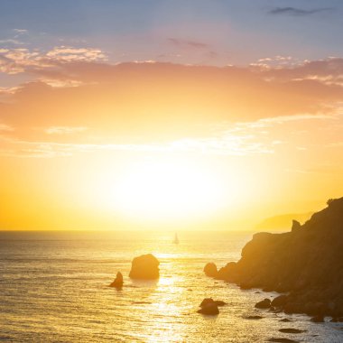 kayalık deniz cape siluet gün batımında