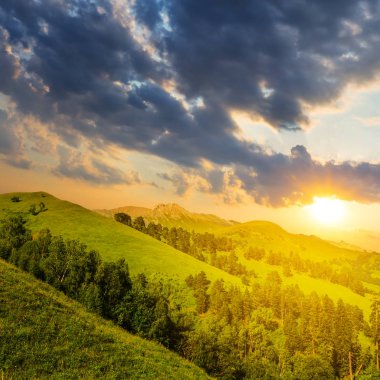 yeşil dağ Vadisi, mount eğim günbatımı ormanı ile